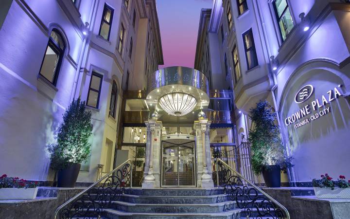 CROWNE PLAZA OLD CITY