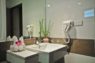 ASHLEE PLAZA PATONG HOTEL
