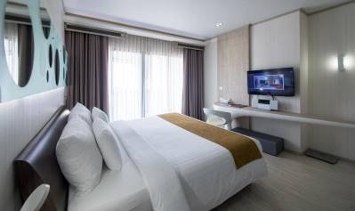 DISCOVERY BEACH HOTEL