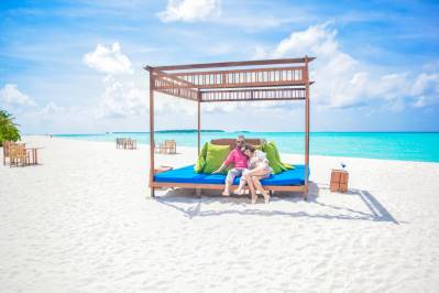 HOLIDAY ISLAND RESORT & SPA