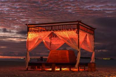 HOLIDAY ISLAND RESORT & SPA