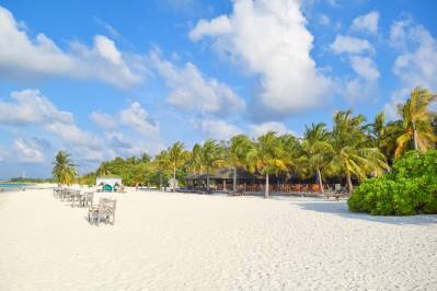 HOLIDAY ISLAND RESORT & SPA