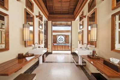 PARADISE ISLAND RESORT & SPA