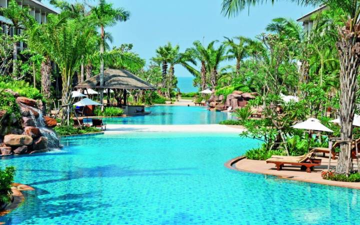 RAVINDRA BEACH RESORT & SPA